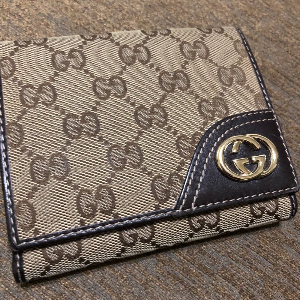 👜 Gucci Wallet - slightly used